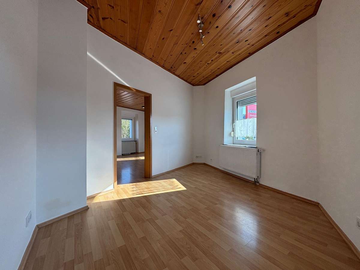 Otterbach - Reiheneckhaus mit 5 ZKB, 2,5 Bäder, Carport, Garten, Kamin - Foto 2